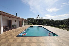 Ch Cara com Piscina Churrasq e Wifi pet Friendly