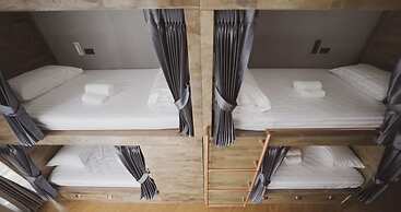 Poshtel 56