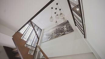 Poshtel 56