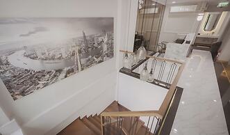 Poshtel 56