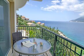 Mona Apart with Sea Platform