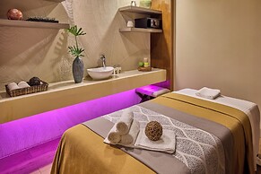 Poolside Escape Near Boracay’s Iconic Keyhole