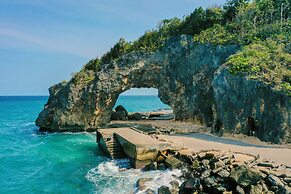Poolside Escape Near Boracay’s Iconic Keyhole