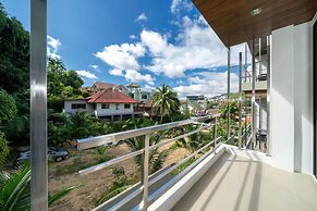 Vibrant Beach Life at Kata Villa UTK4
