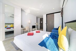 Vibrant Beach Life at Kata Villa UTK4