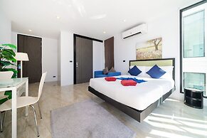 Vibrant Beach Life at Kata Villa UTK4