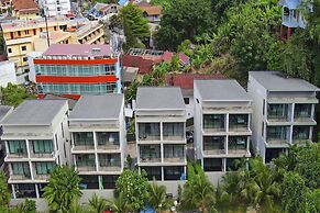 Vibrant Beach Life at Kata Villa UTK4