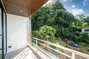 Vibrant Beach Life at Kata Villa UTK4
