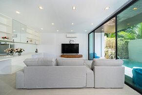 Vibrant Beach Life at Kata Villa UTK4