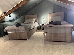 Ty Llaeth 2-bed Cottage, Sleeps 4, Pet Friendly
