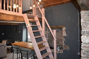 Ty Llaeth 2-bed Cottage, Sleeps 4, Pet Friendly