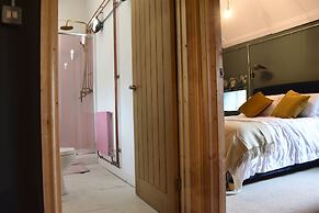 Ty Llaeth 2-bed Cottage, Sleeps 4, Pet Friendly