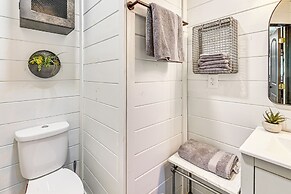 Covered Deck & Hot Tub: Cozy Retreat in Campton!