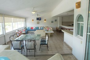 Apt. with Jacuzzi Ixt. Zihuatanejo 3 BR
