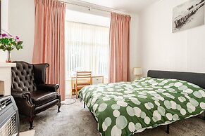 Ad7 Family Guest House