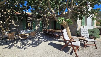 Uzun Ev by Ertem Homes