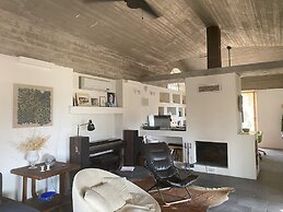 Uzun Ev by Ertem Homes