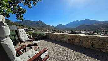 Uzun Ev by Ertem Homes