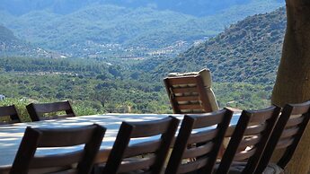 Uzun Ev by Ertem Homes