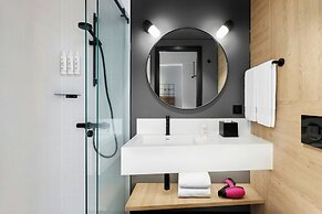 Moxy Alfragide Lisboa