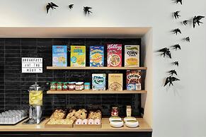 Moxy Alfragide Lisboa