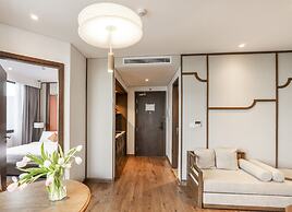 Mandala Oceanfront Driftwood Apartment