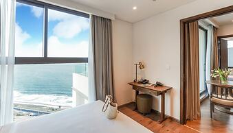 Mandala Oceanfront Driftwood Apartment