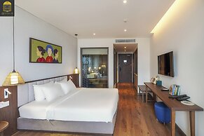 Mandala Oceanfront Driftwood Apartment