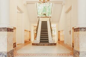 Villa Thor A Majestic 100-year-old Manor