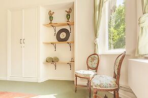 Villa Thor A Majestic 100-year-old Manor