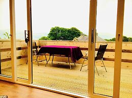 Snowdonia 1-bed Chalet, Sleeps 2, Stunning Views