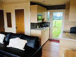 Snowdonia 1-bed Chalet, Sleeps 2, Stunning Views