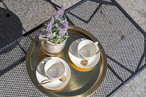 Uphome Suites