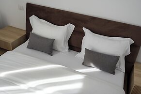 Uphome Suites