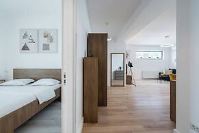 Uphome Suites