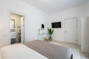 Uphome Suites