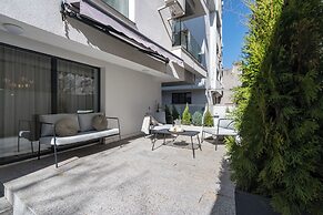 Uphome Suites