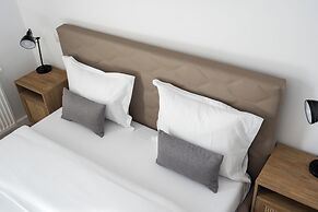 Uphome Suites
