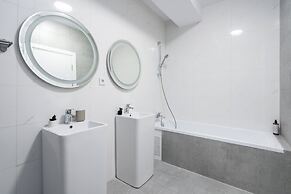 Uphome Suites