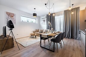 Uphome Suites