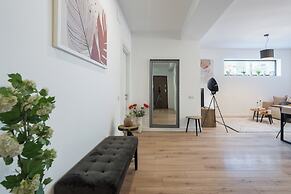 Uphome Suites