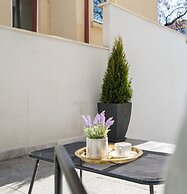 Uphome Suites