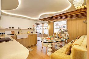 Champs Elysees AC Luxe with Terrace
