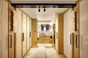 Champs Elysees AC Luxe with Terrace