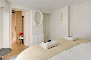 Champs Elysees AC Luxe with Terrace