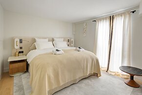 Champs Elysees AC Luxe with Terrace