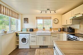 Host Stay Pebble Cottage