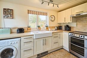 Host Stay Pebble Cottage