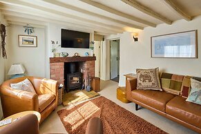 Host Stay Pebble Cottage