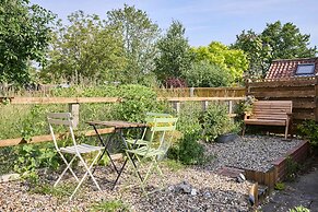 Host Stay Pebble Cottage